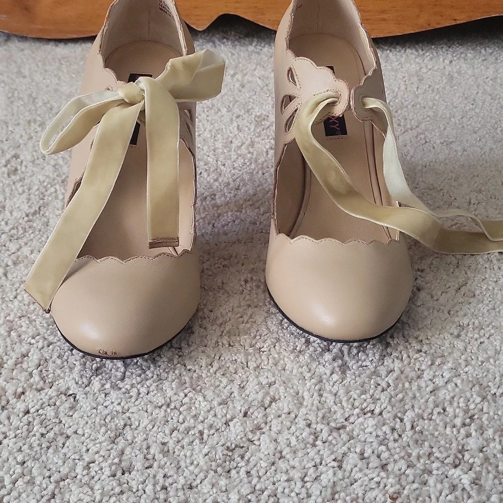 Nude Scalloped Tie Front Pumps - Picture 2 of 9
